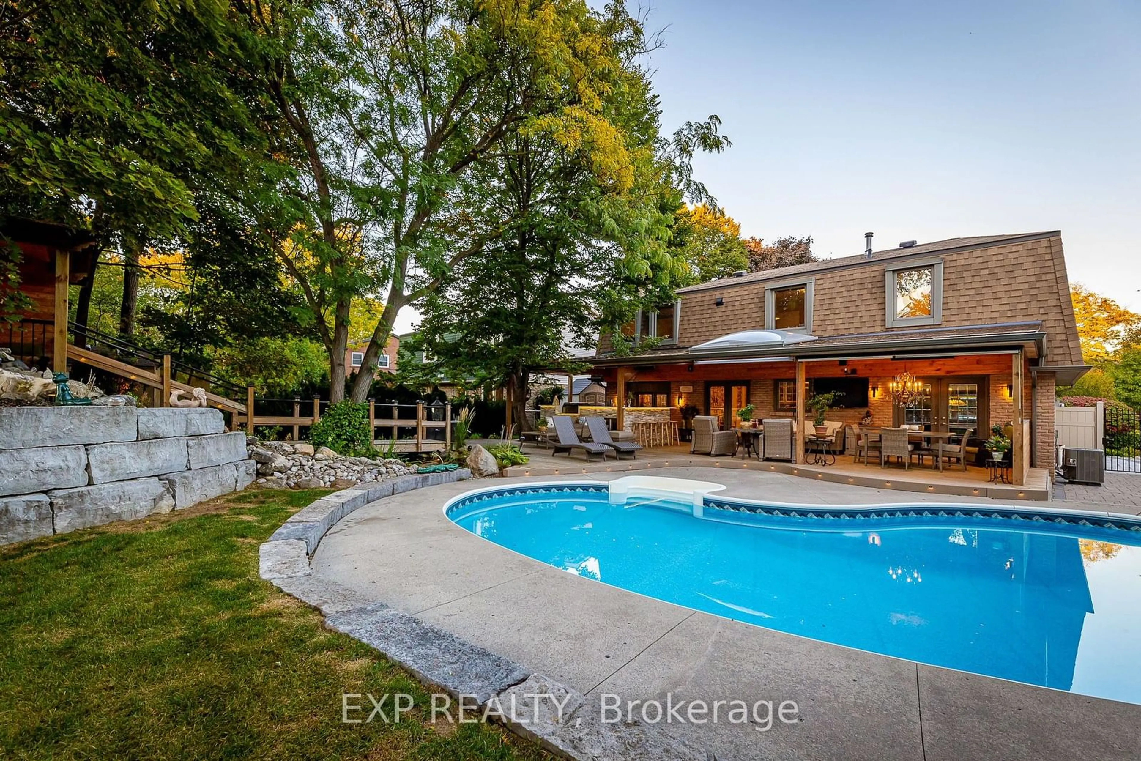 Pool for 6736 Barrisdale Dr, Mississauga Ontario L5N 2H4