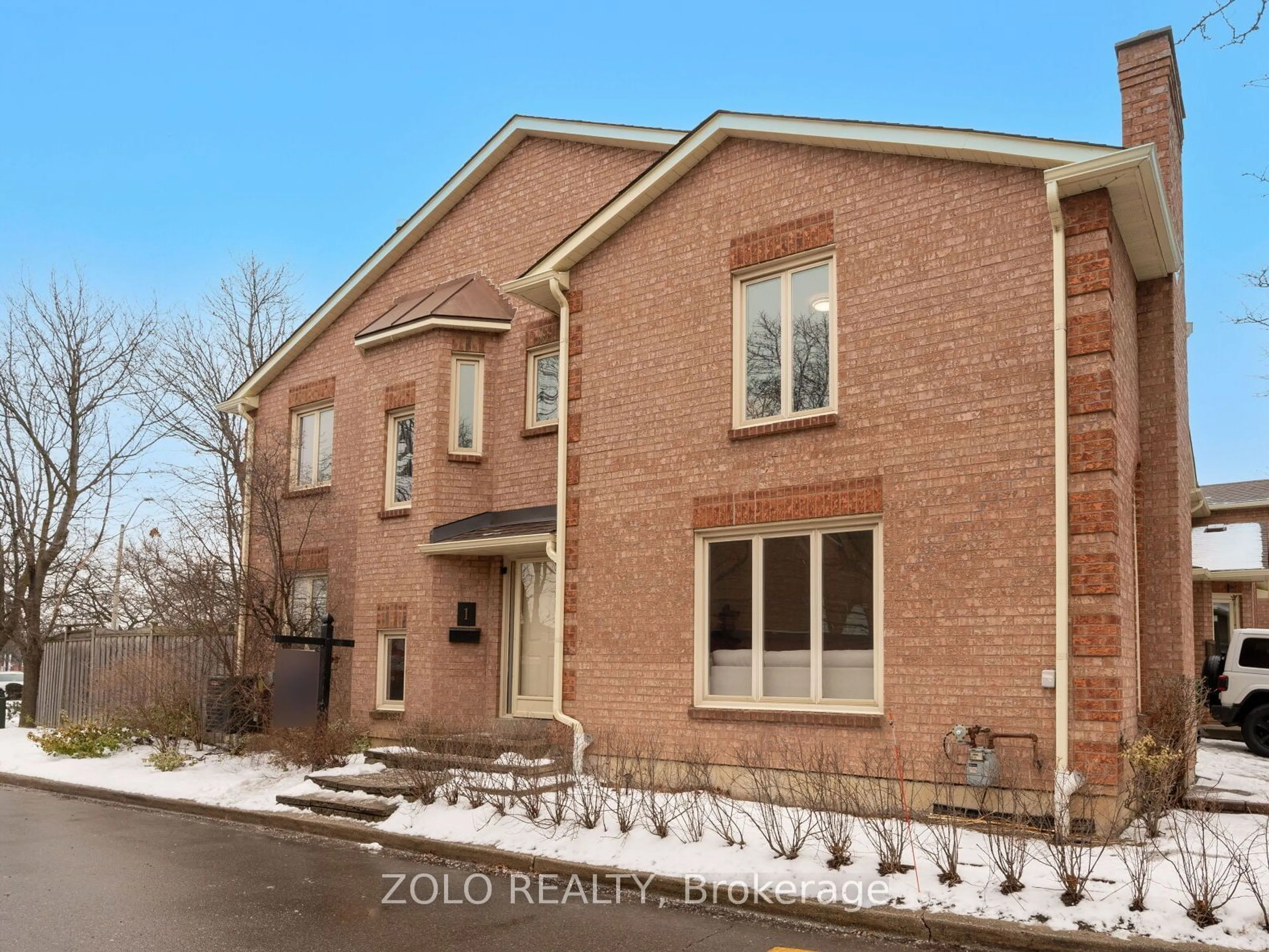 Home with brick exterior material, building for 5020 Delaware Dr #1, Mississauga Ontario L4Z 3C3