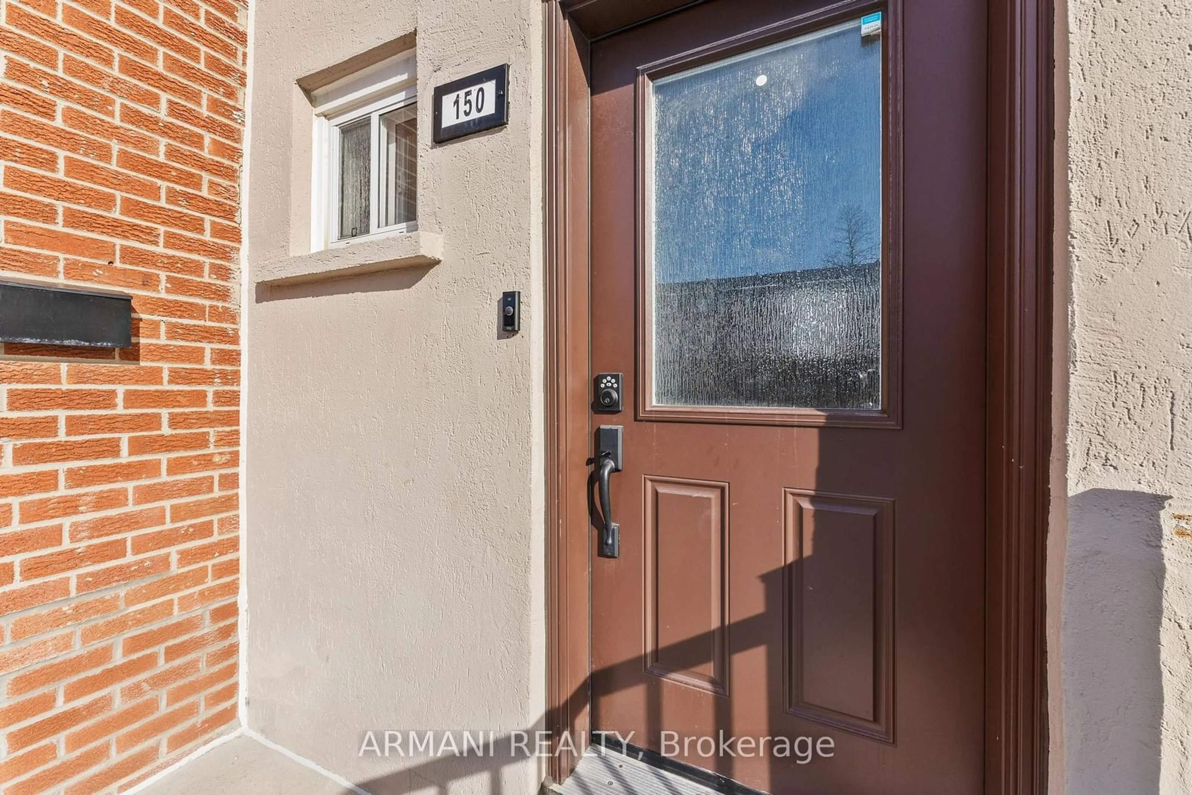 Indoor entryway for 150 Moregate Cres #4, Brampton Ontario L6S 3K9