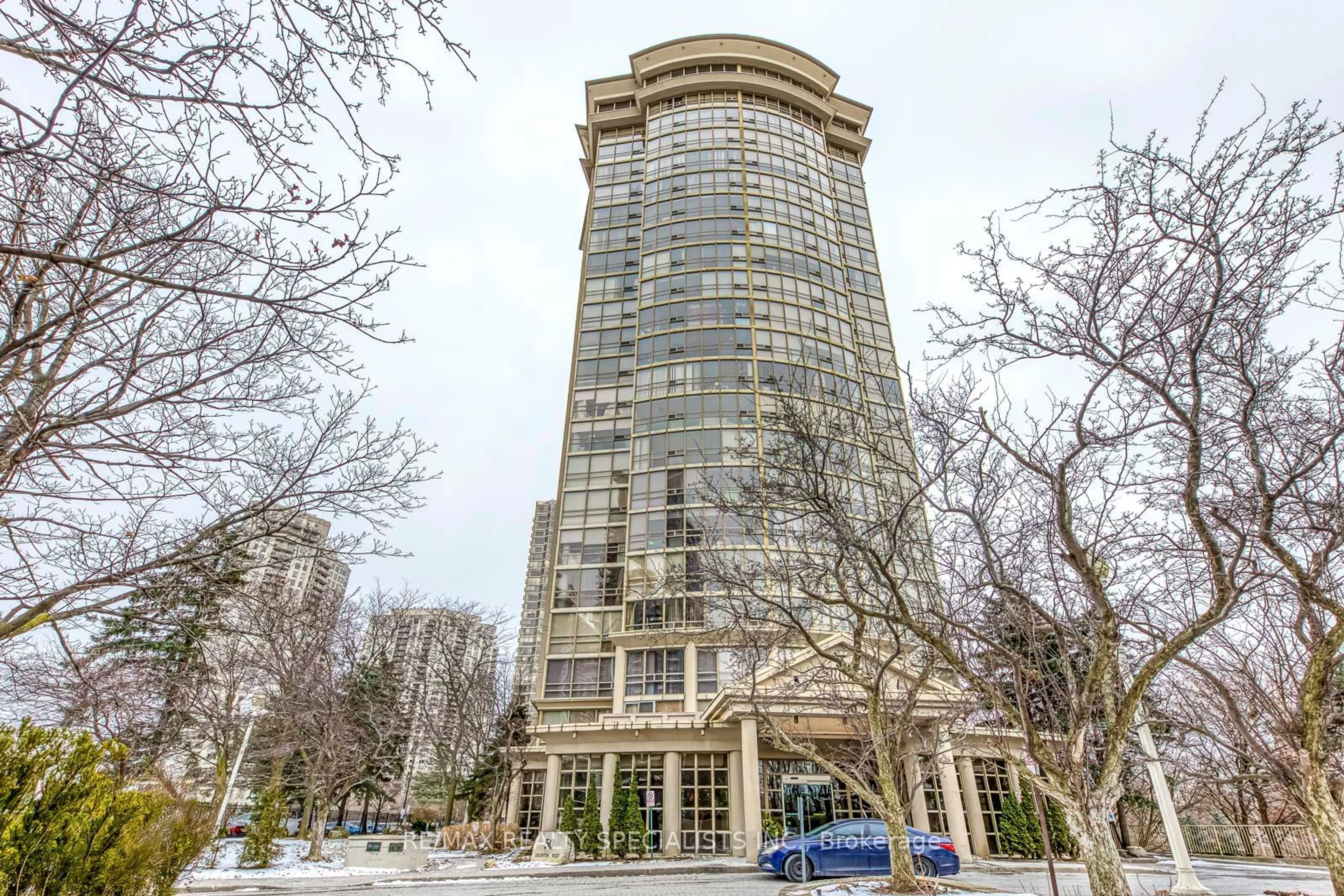 Indoor foyer for 50 Eglinton Ave #403, Mississauga Ontario L5R 3P5