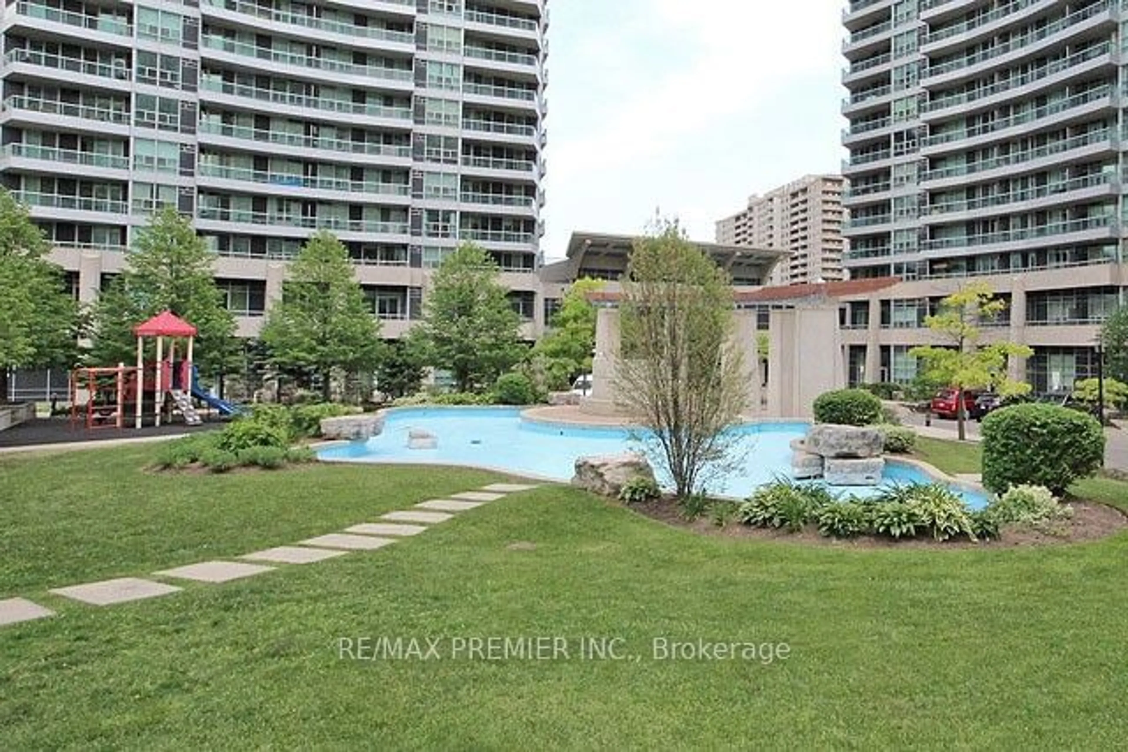 Pool for 33 Elm Dr #612, Mississauga Ontario L5B 4M1