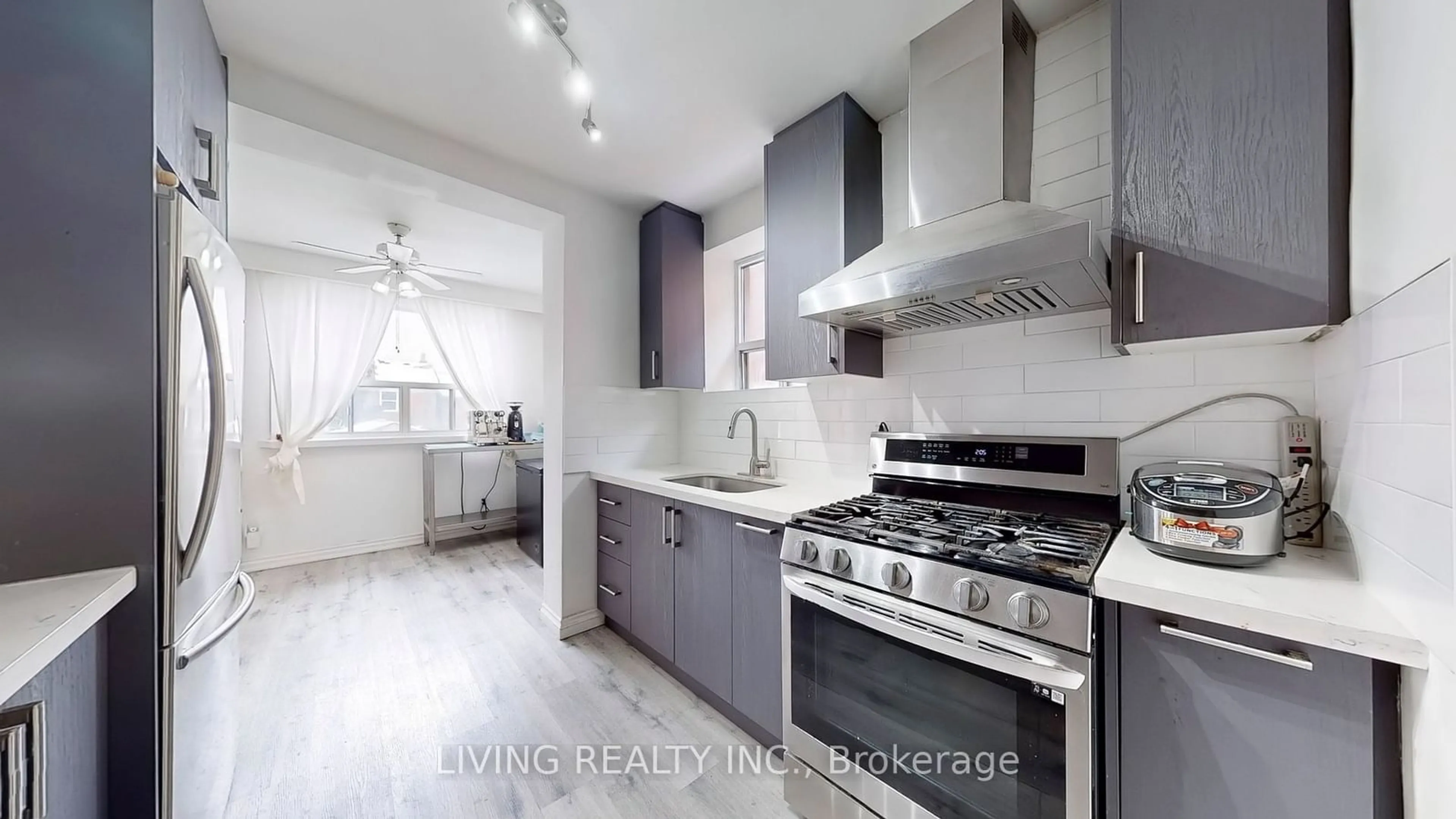 Contemporary kitchen, unknown for 33 Bloem Ave, Toronto Ontario M6E 1S2