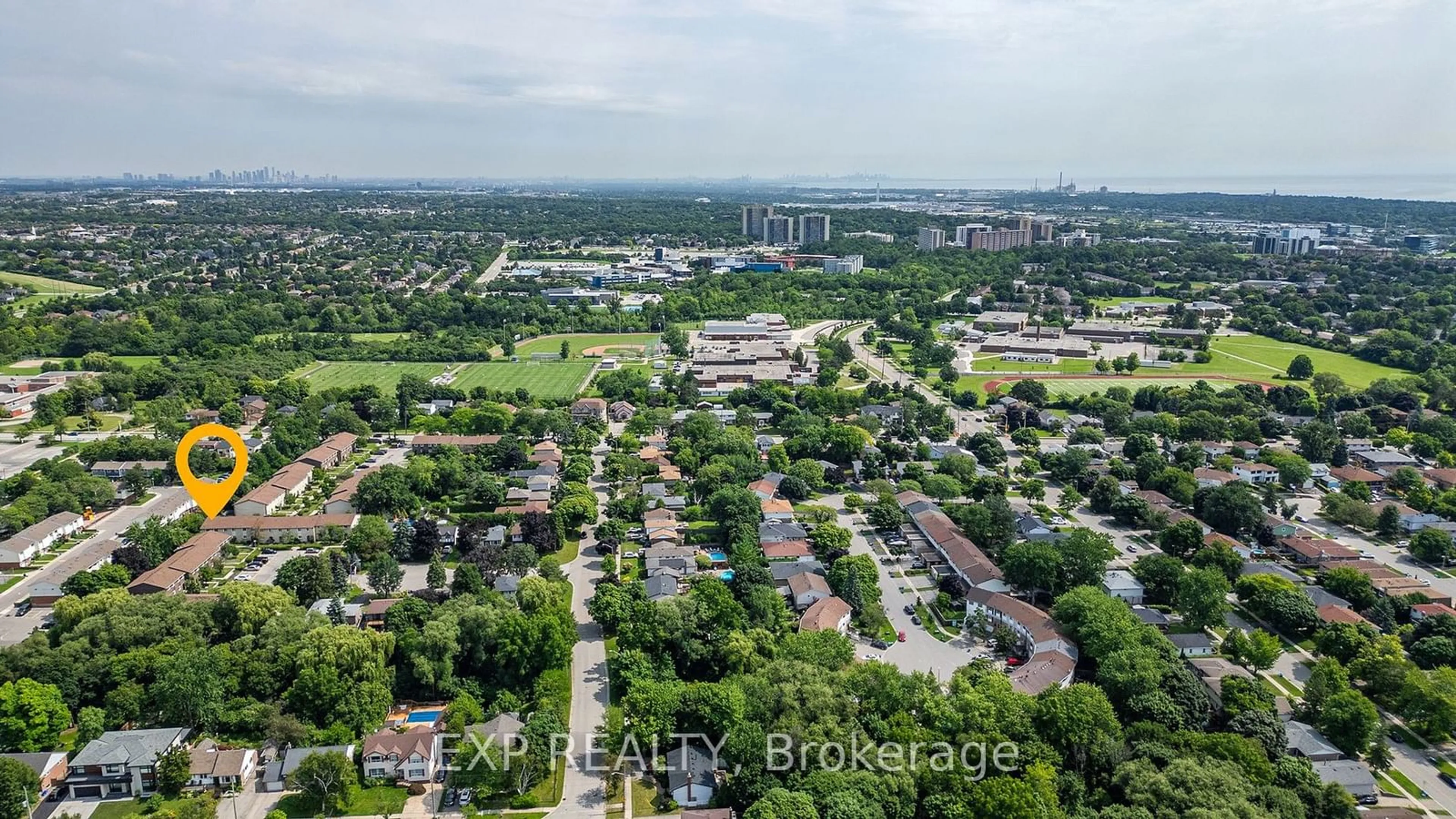 A pic from outside/outdoor area/front of a property/back of a property/a pic from drone, city buildings view from balcony for 41 Nadia Pl #37, Oakville Ontario L6H 1K1