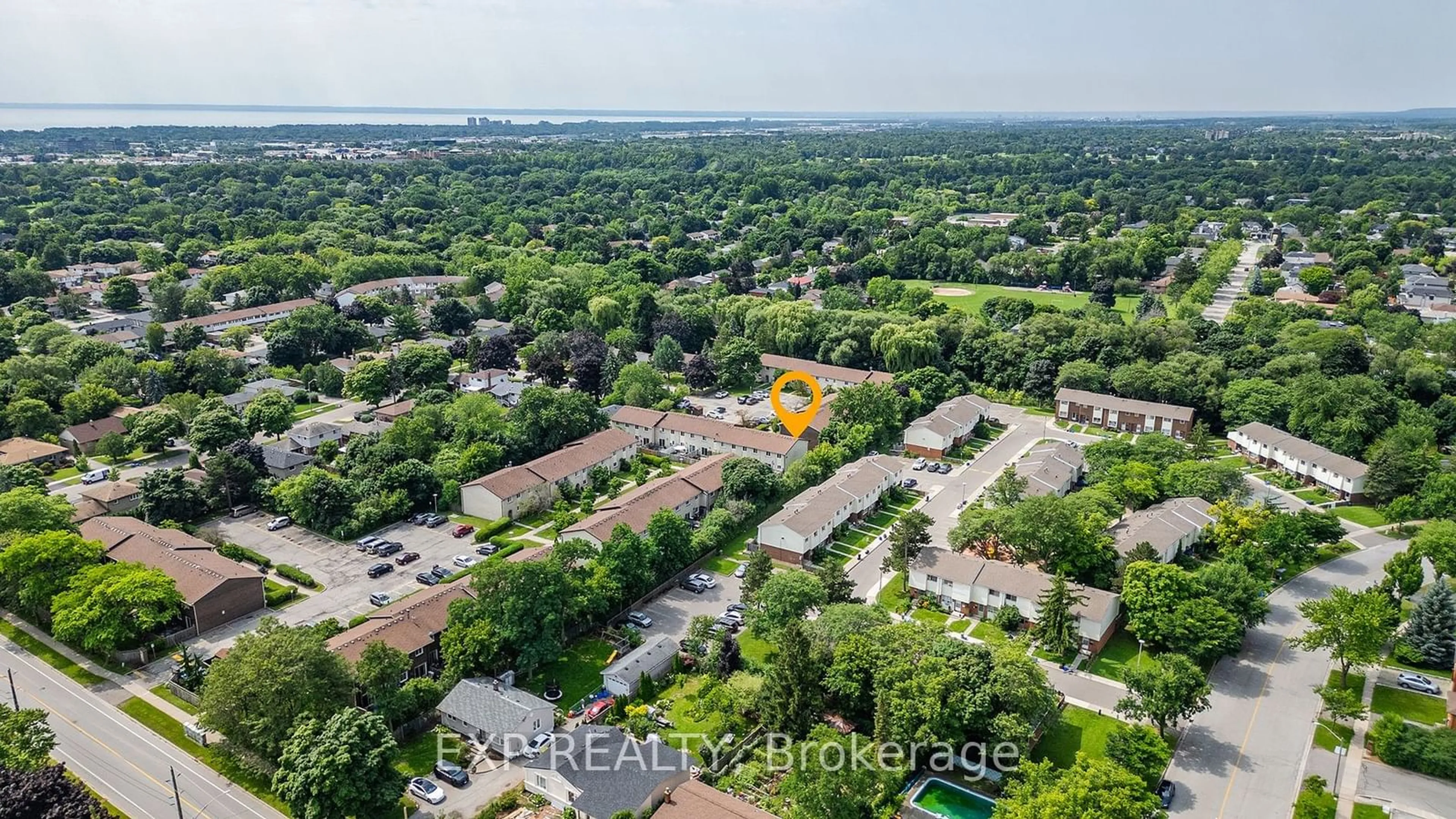 A pic from outside/outdoor area/front of a property/back of a property/a pic from drone, city buildings view from balcony for 41 Nadia Pl #37, Oakville Ontario L6H 1K1