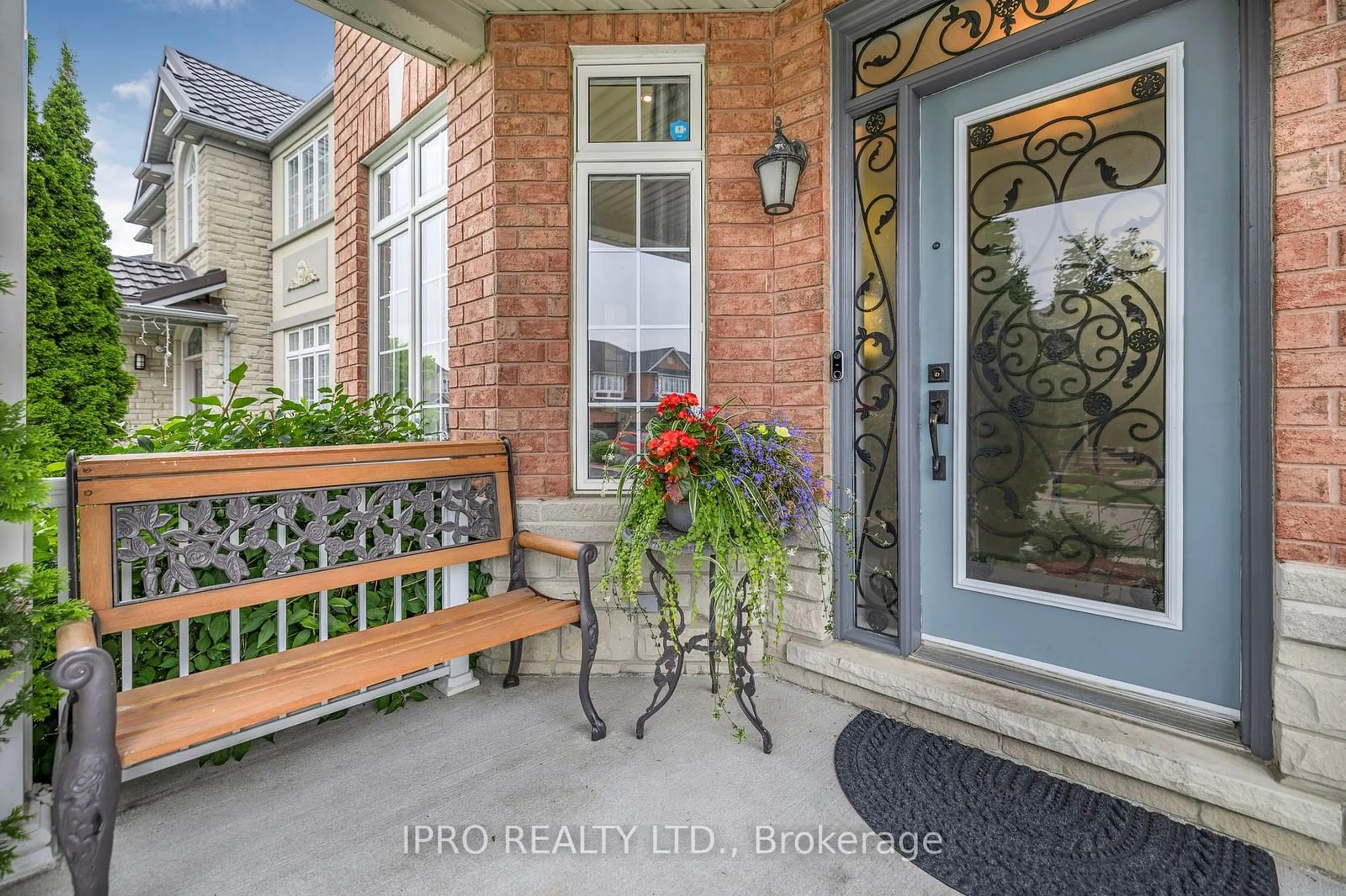 Indoor entryway for 18 Lynnvalley Cres, Brampton Ontario L6P 2H6