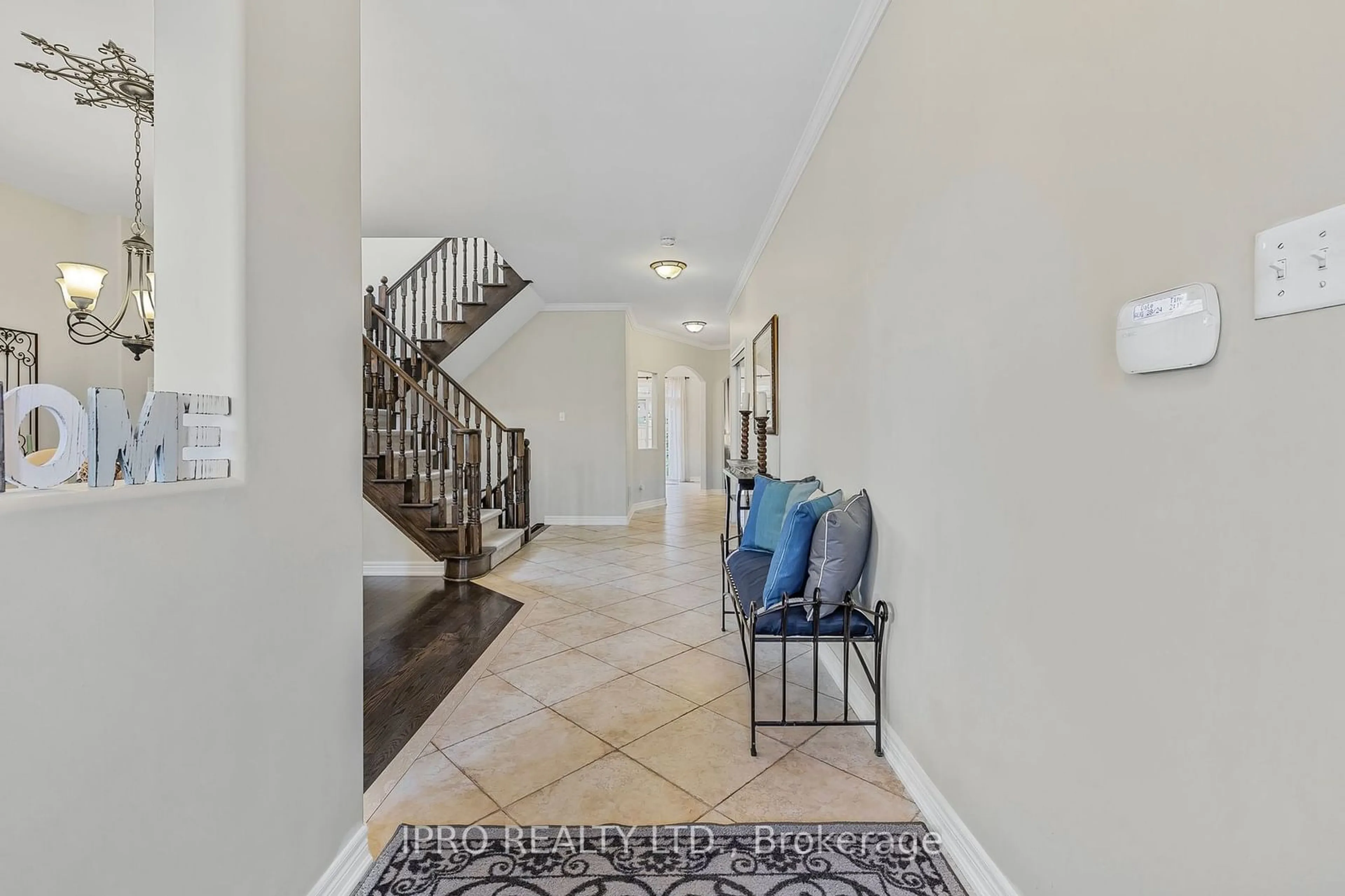 Indoor entryway for 18 Lynnvalley Cres, Brampton Ontario L6P 2H6