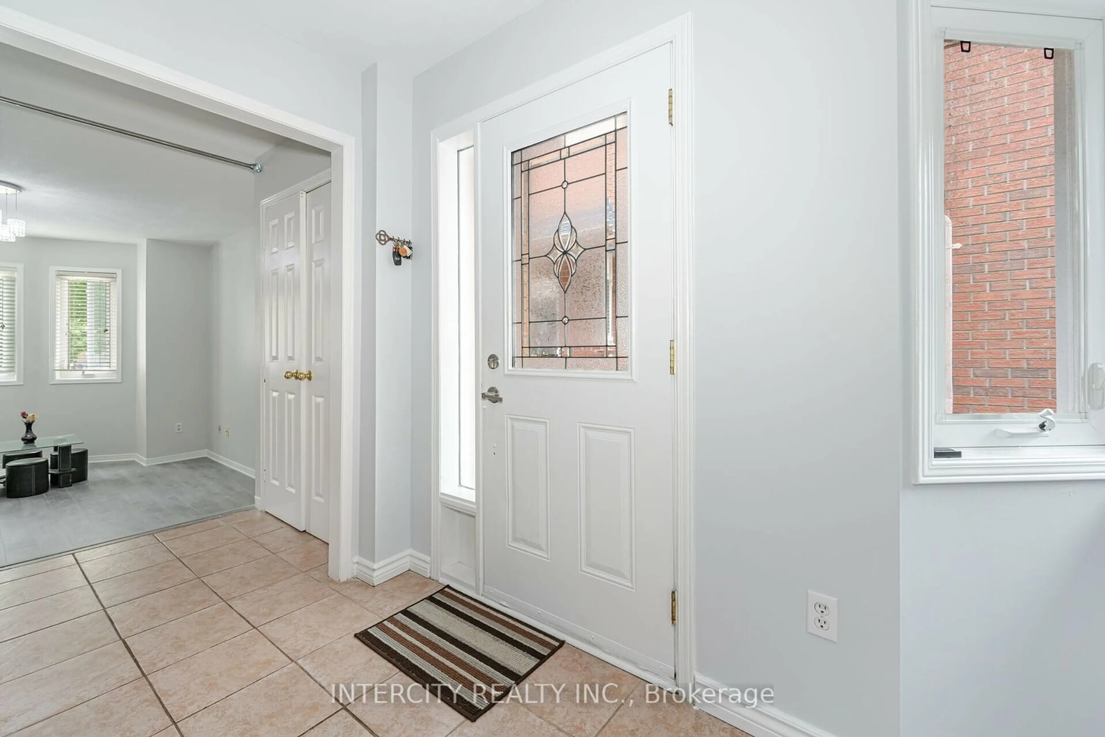 Indoor entryway for 150 Rainforest Dr, Brampton Ontario L6R 1A4