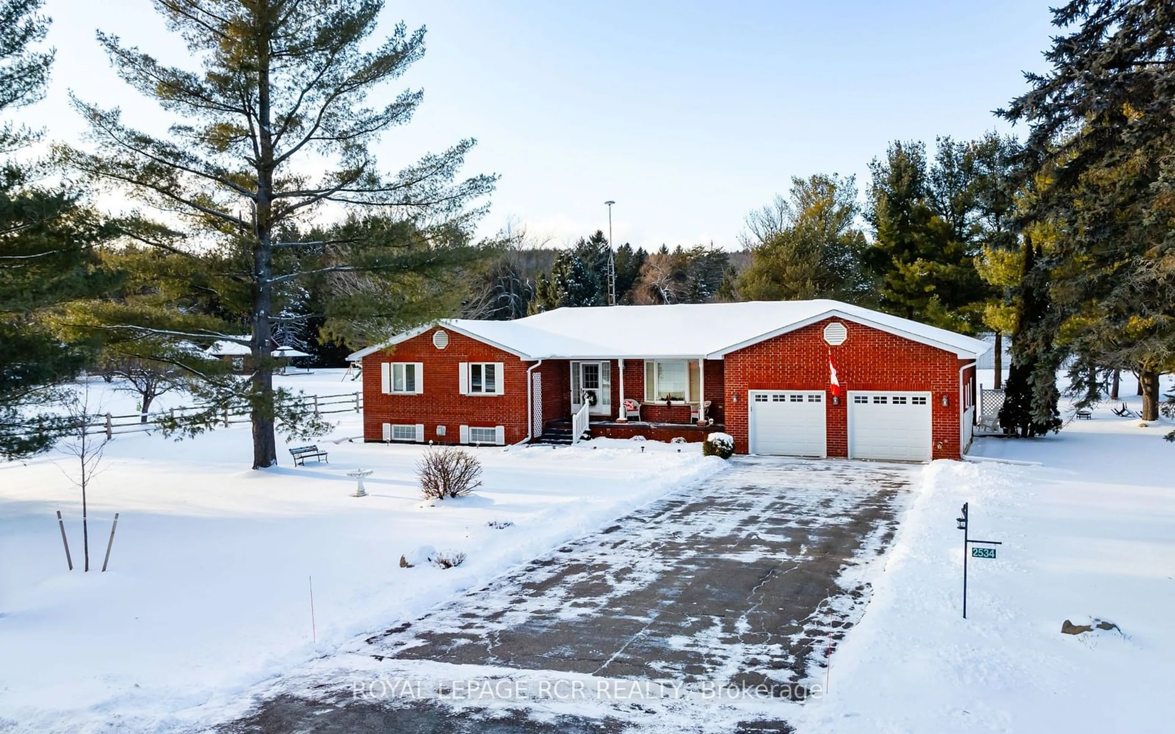 A pic from outside/outdoor area/front of a property/back of a property/a pic from drone, street for 2534 Highpoint Sdrd, Caledon Ontario L7K 0J1