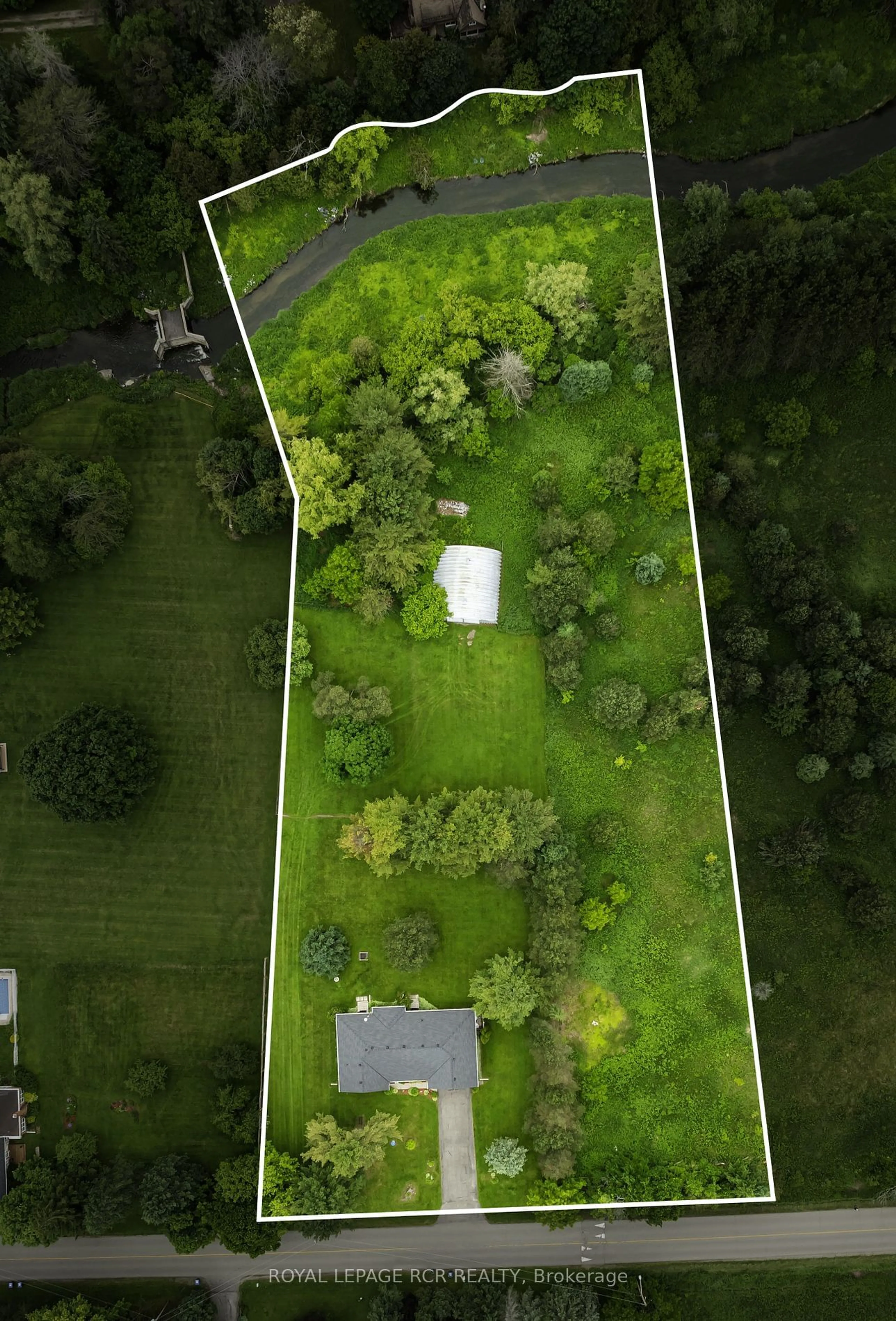 A pic from outside/outdoor area/front of a property/back of a property/a pic from drone, street for 2534 Highpoint Sdrd, Caledon Ontario L7K 0J1