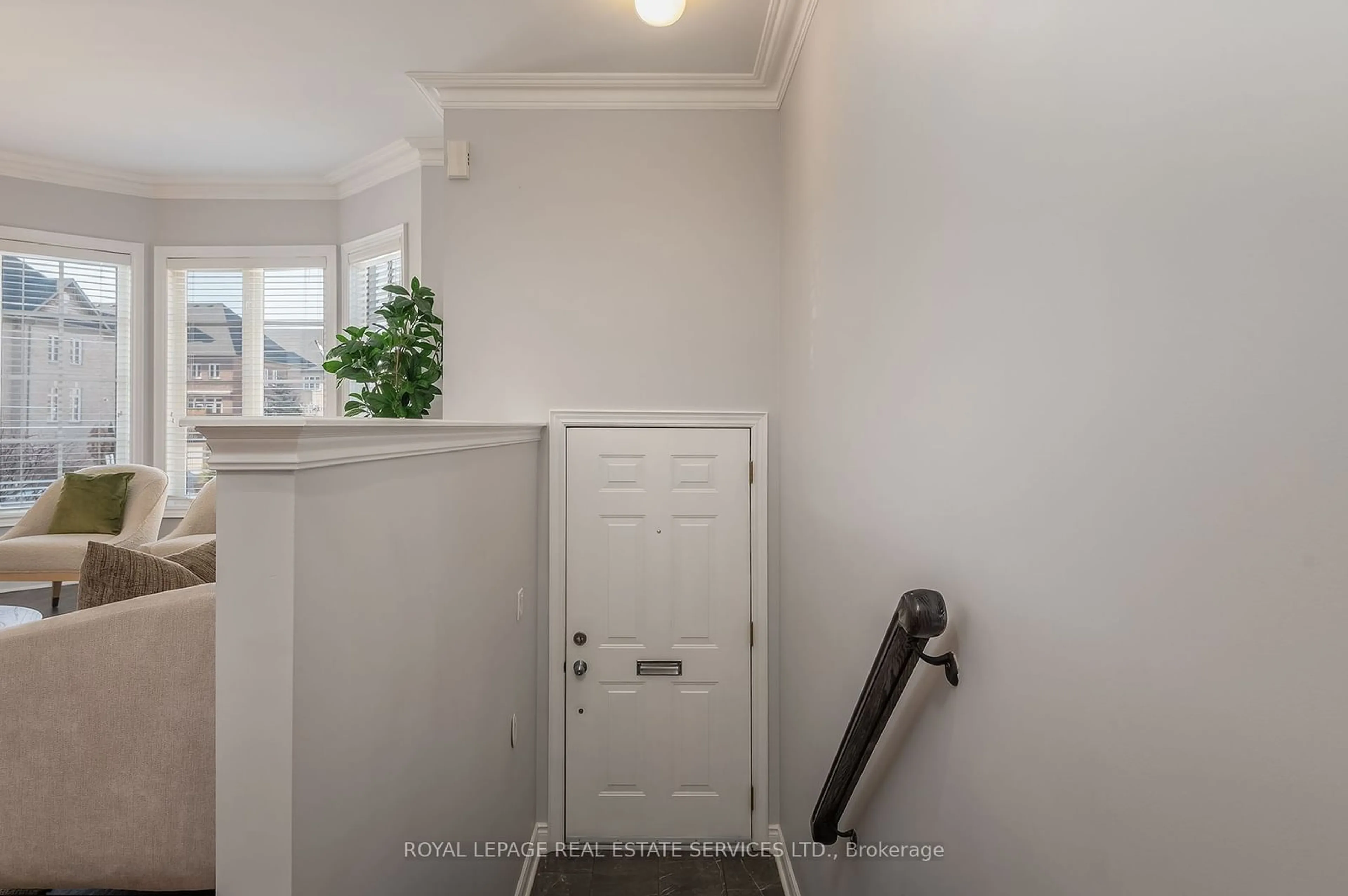 Indoor entryway for 11 Shires Lane, Toronto Ontario M8Z 6C9