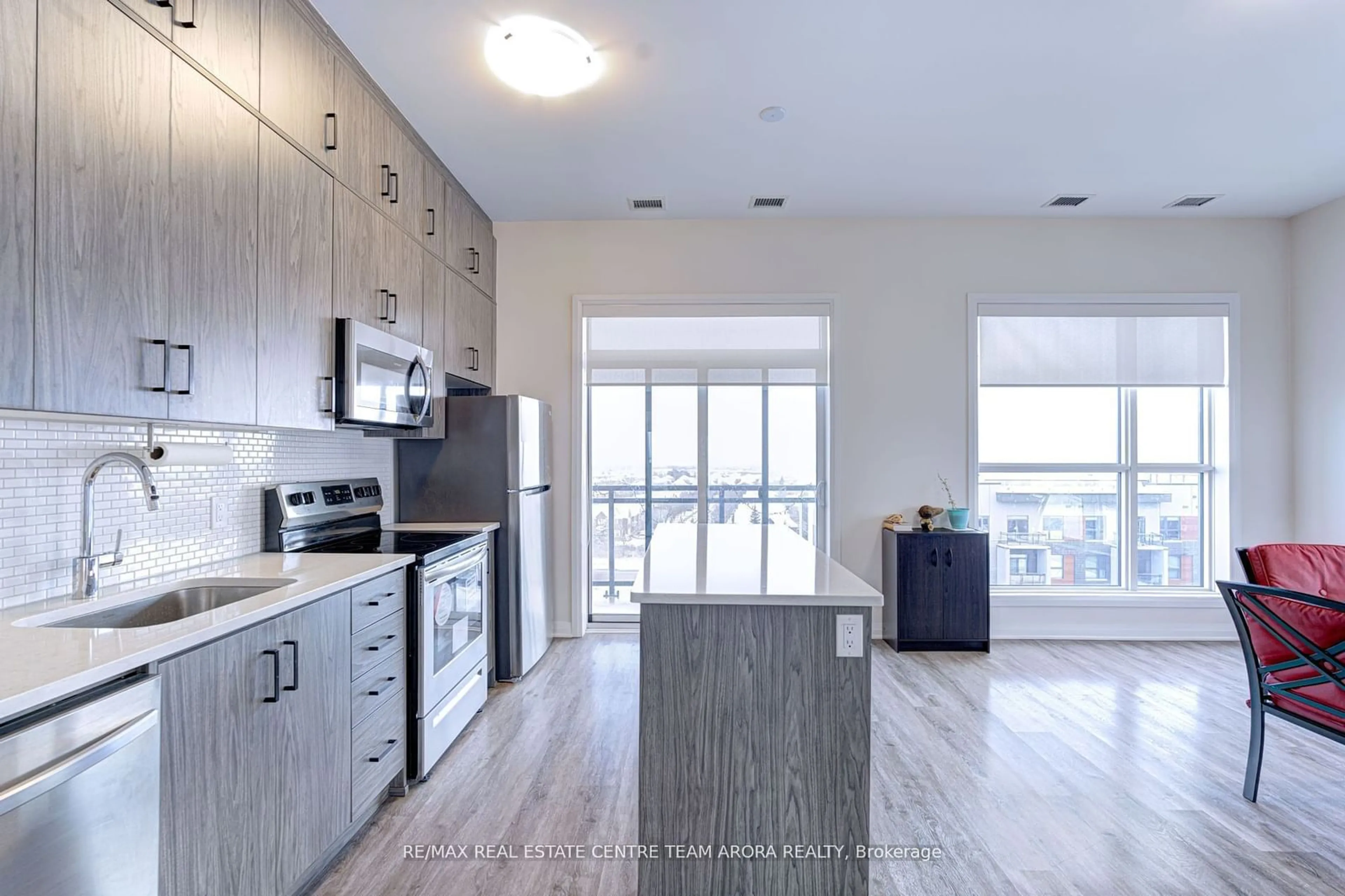 Open concept kitchen, unknown for 50 Kaitting Tr #615, Oakville Ontario L6M 5N3