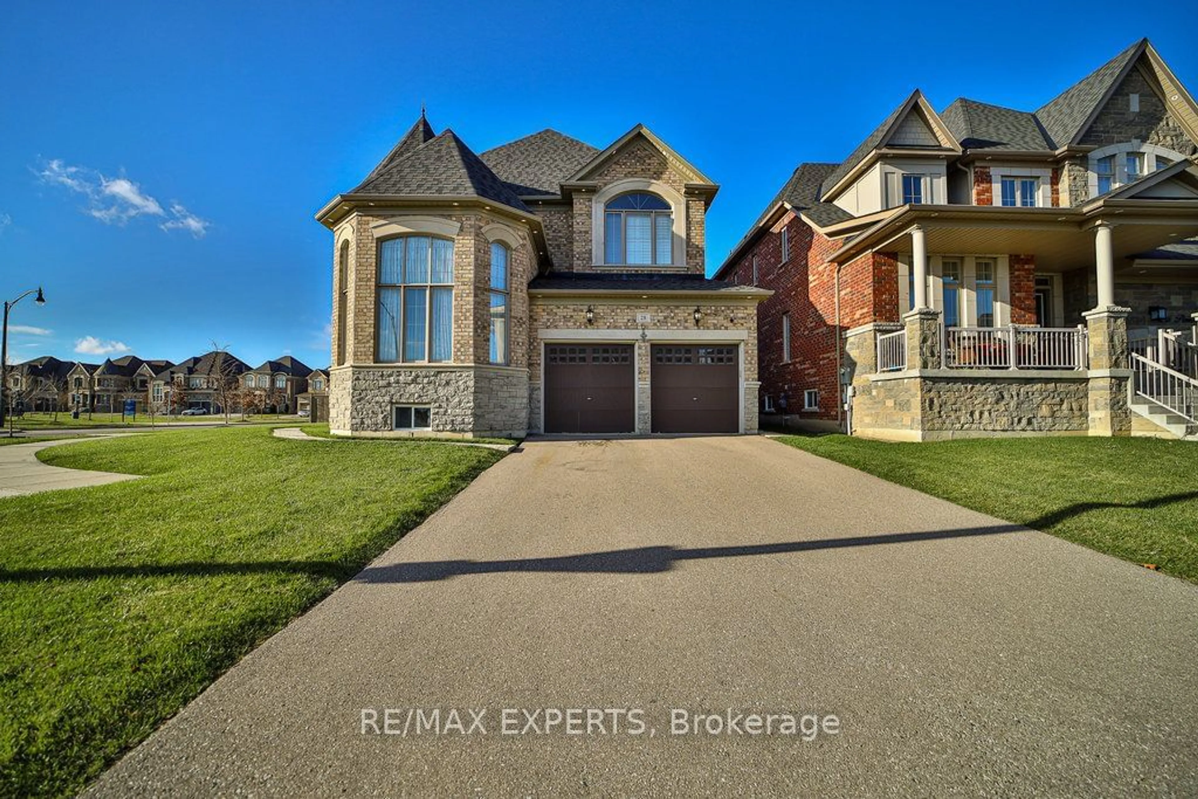 Home with brick exterior material, street for 28 Pendergast Crt, Brampton Ontario L6P 0H8