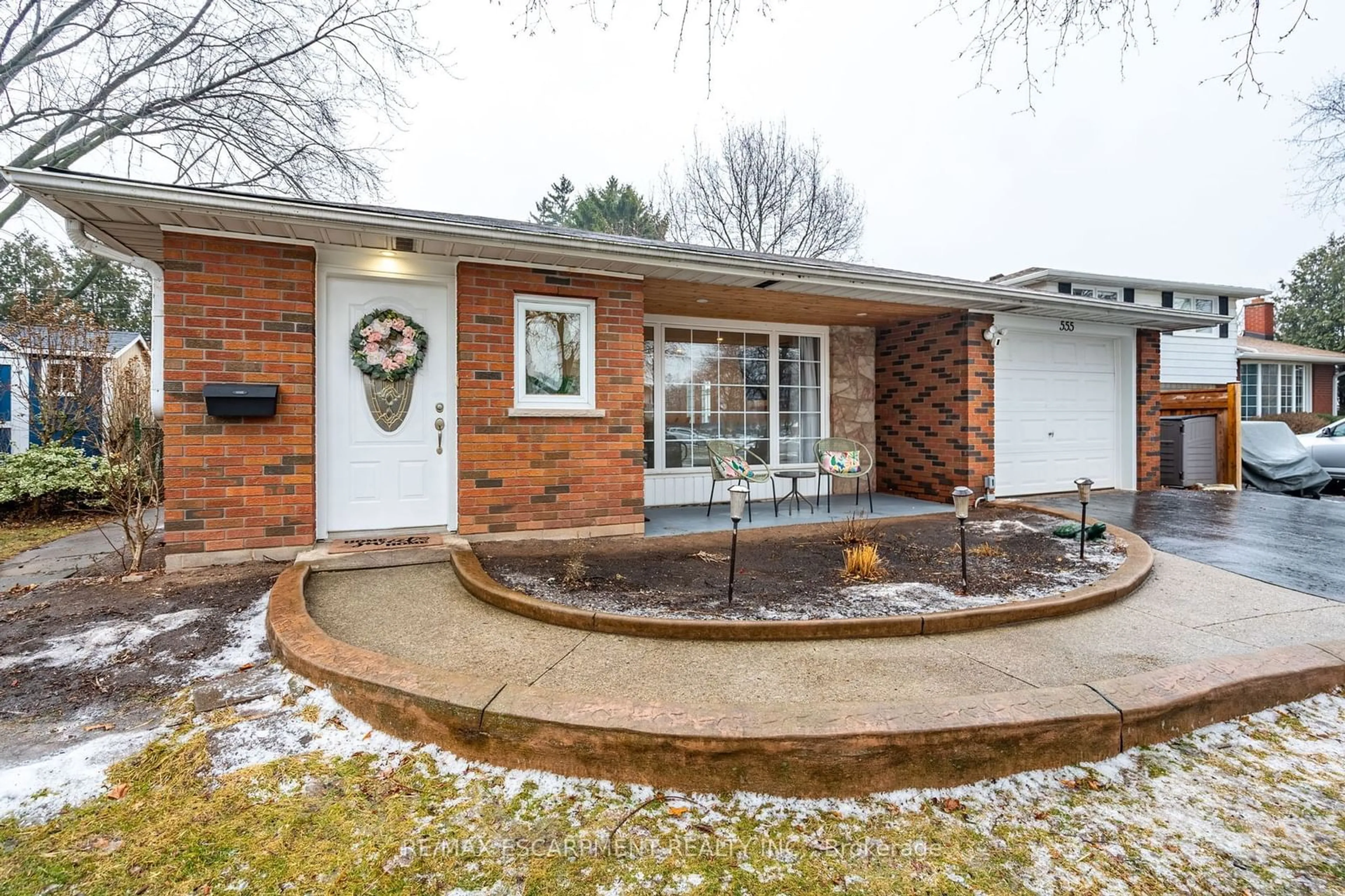 Home with brick exterior material, street for 555 Elwood Rd, Burlington Ontario L7N 3C6