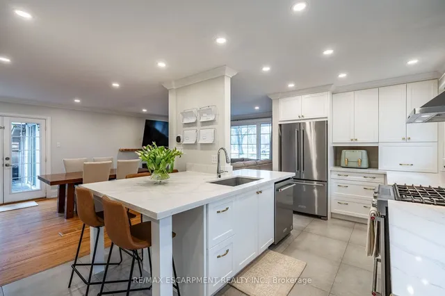 Additional property image - 555 Elwood Rd