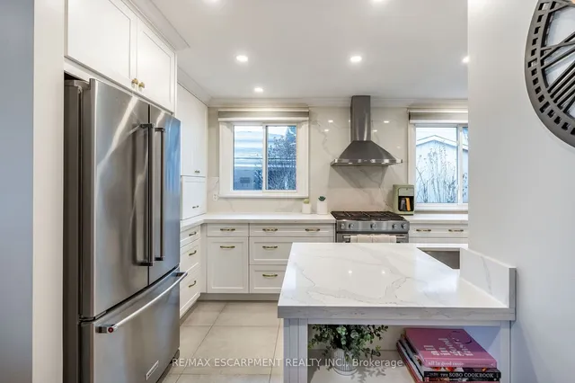 Additional property image - 555 Elwood Rd