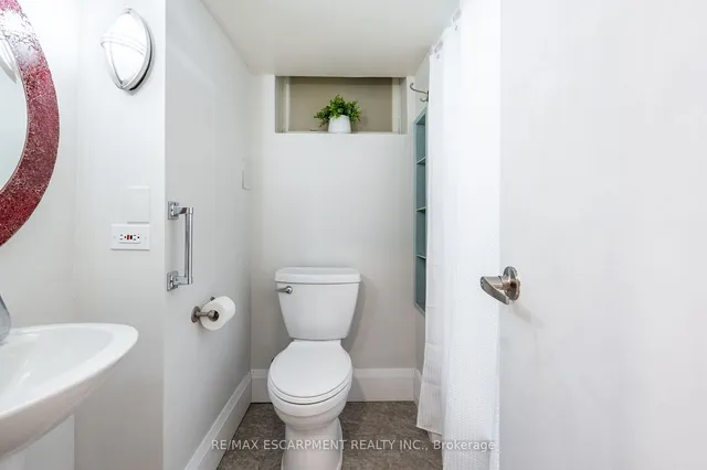 Additional property image - 555 Elwood Rd