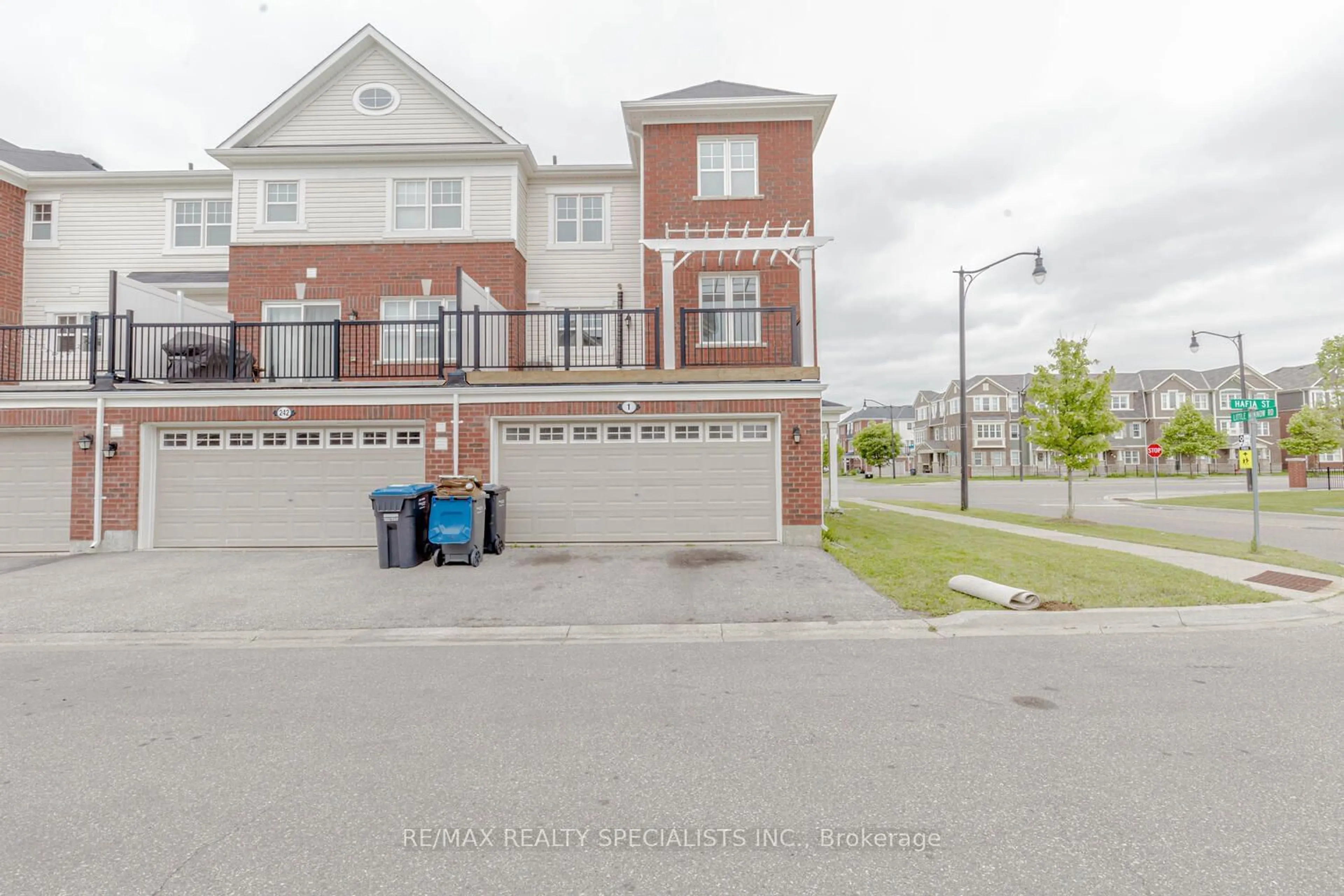 A pic from outside/outdoor area/front of a property/back of a property/a pic from drone, street for 1 Little Minnow Rd, Brampton Ontario L7A 4P4