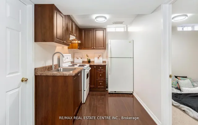 Additional image 7 of 1096 Barclay Circ