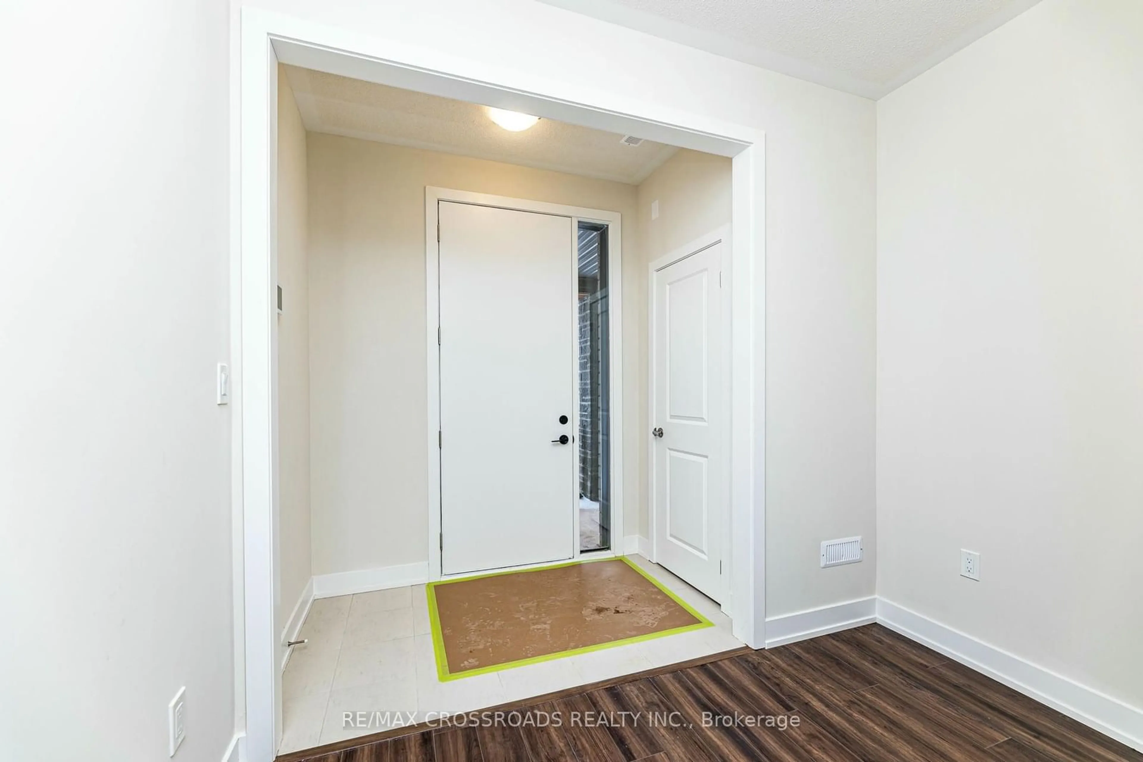 Indoor entryway for 1286 Dempster Lane, Oakville Ontario L6H 7Y7