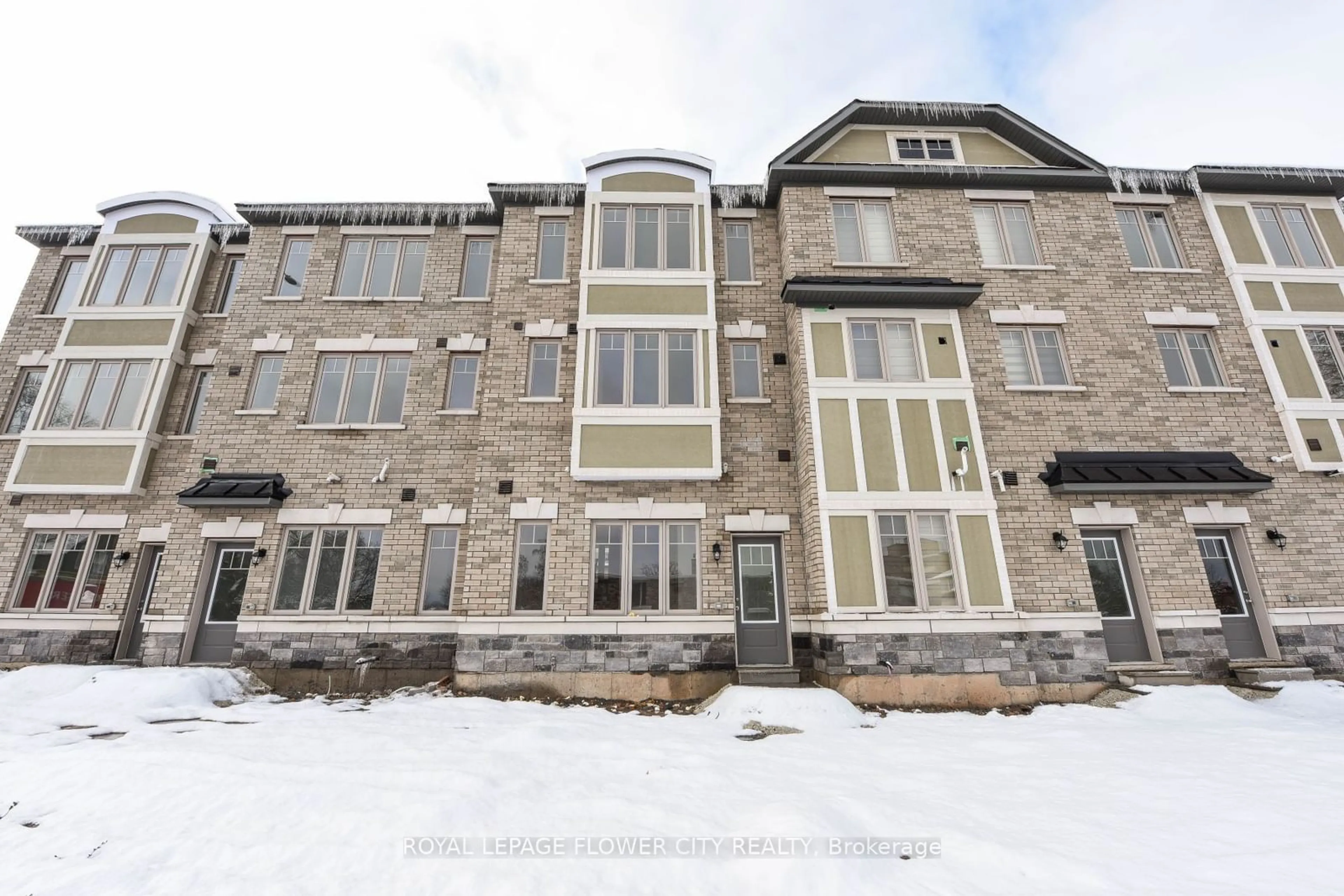 Home with brick exterior material, building for 68 First St #5, Orangeville Ontario L9W 2E4