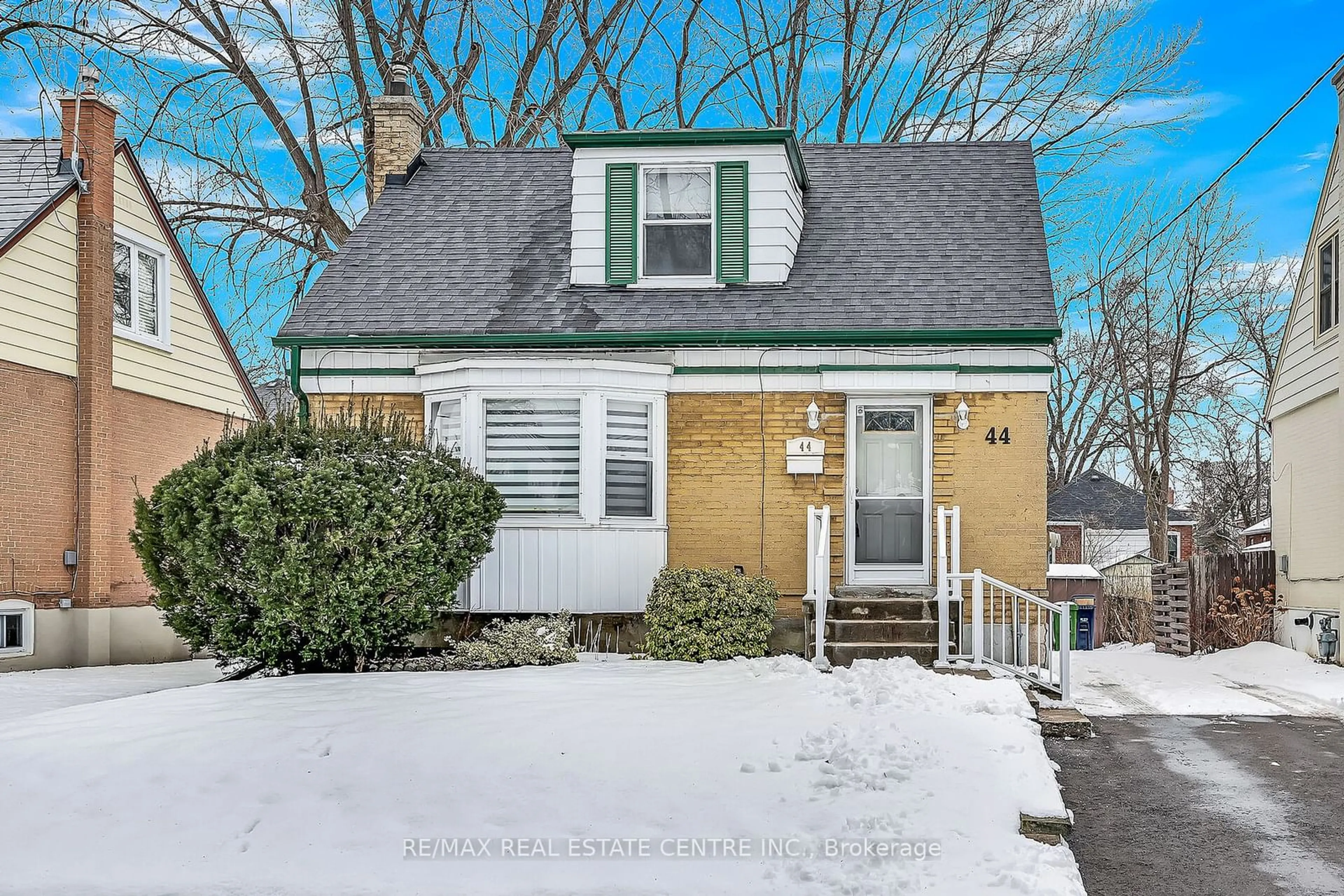 Home with vinyl exterior material, street for 44 Patika Ave, Toronto Ontario M9N 2E9