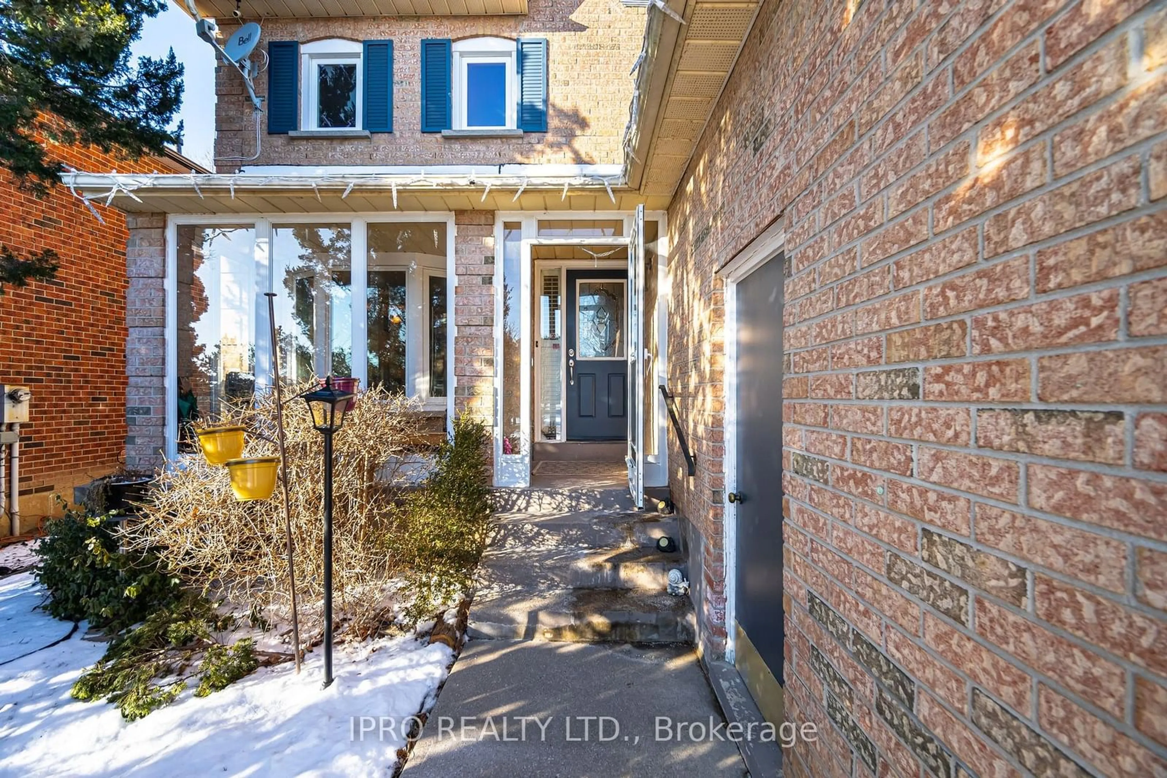 Home with brick exterior material, street for 1615 Sir Monty's Dr, Mississauga Ontario L5N 4R1