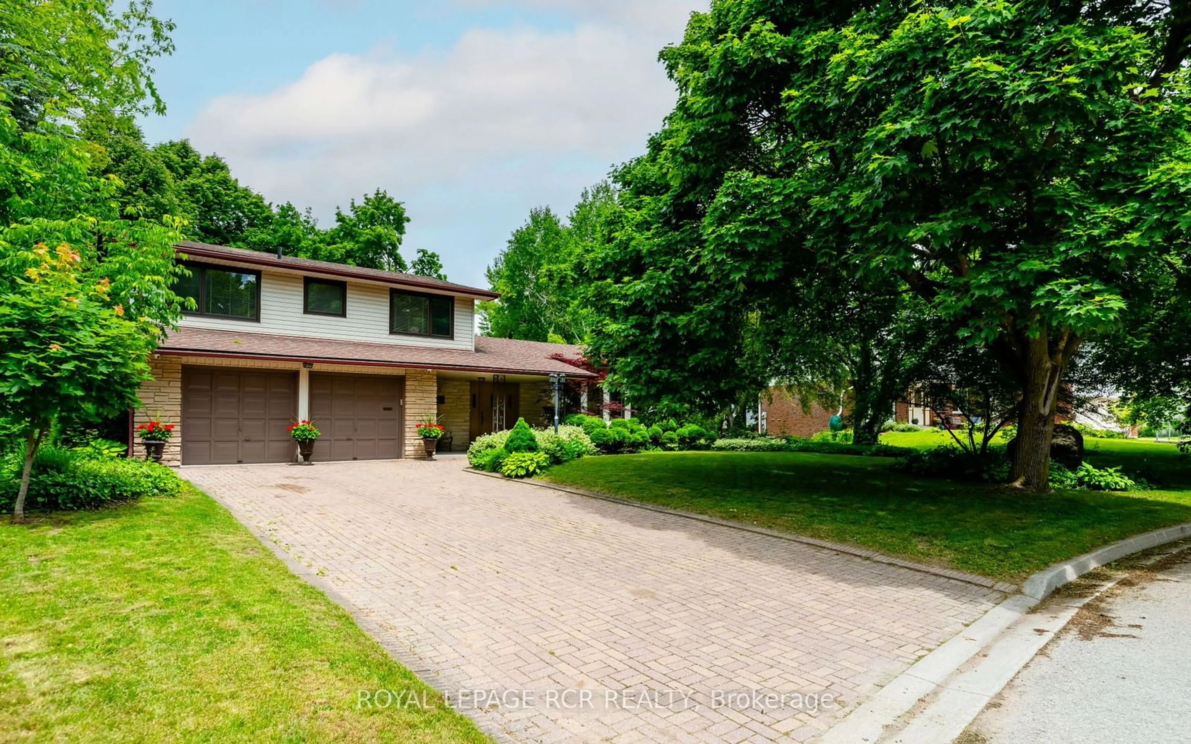 Home with brick exterior material, street for 31 Forest Park Rd, Orangeville Ontario L9W 1A1