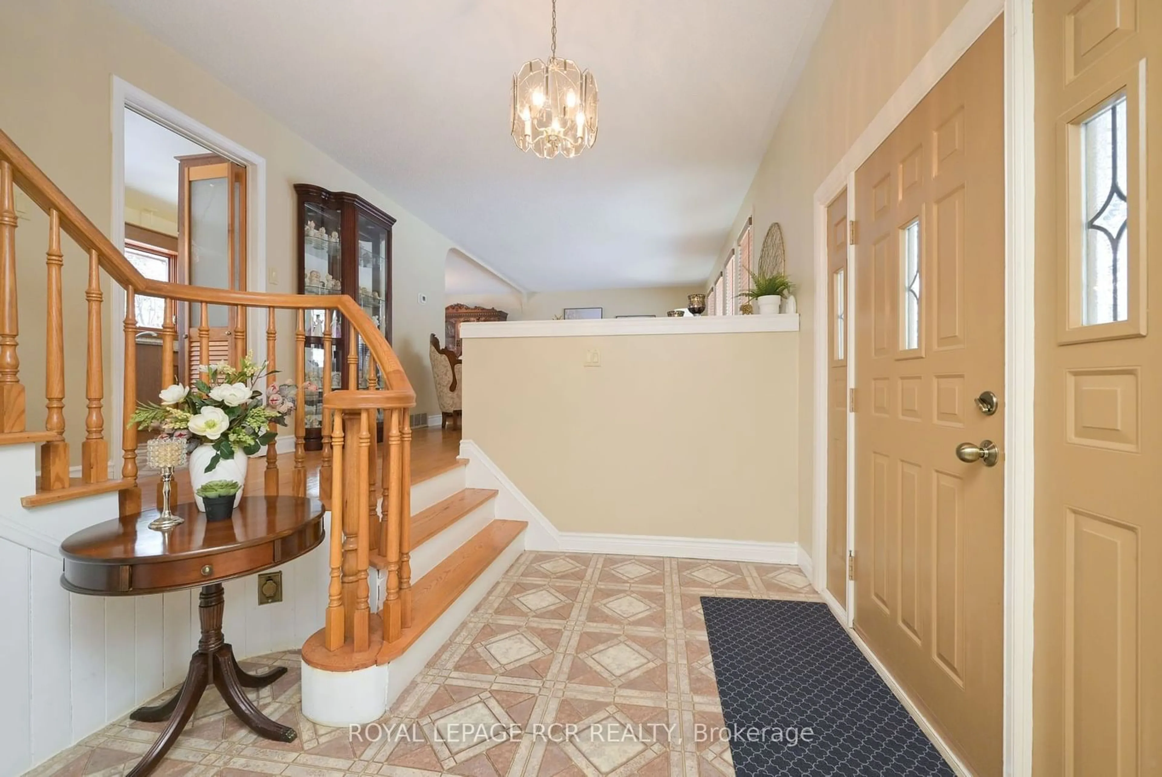 Indoor foyer for 31 Forest Park Rd, Orangeville Ontario L9W 1A1