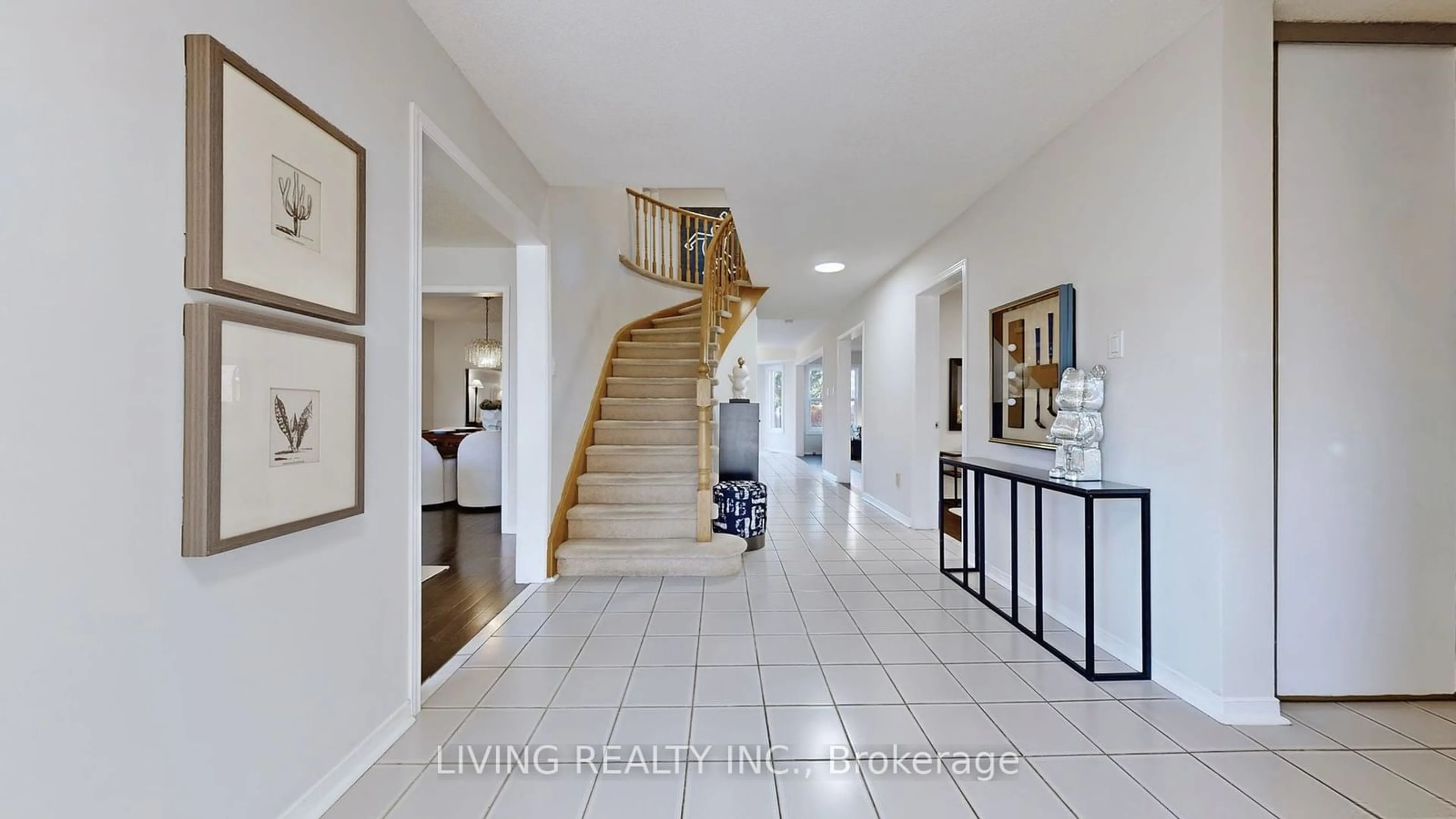 Indoor foyer for 97 Palomino Dr, Mississauga Ontario L4Z 3H9