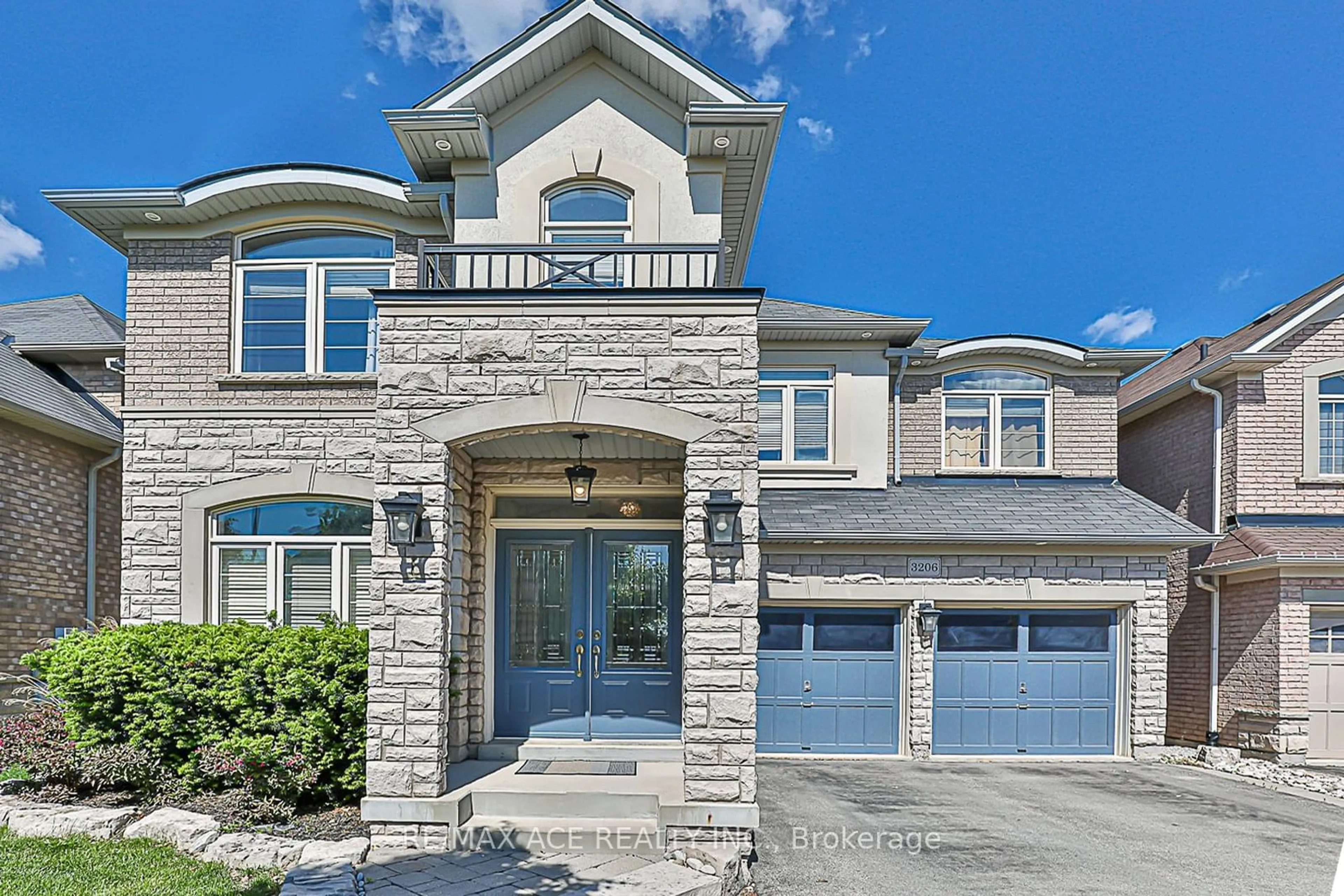 Home with brick exterior material, street for 3206 Sorrento Cres, Burlington Ontario L7M 0N4