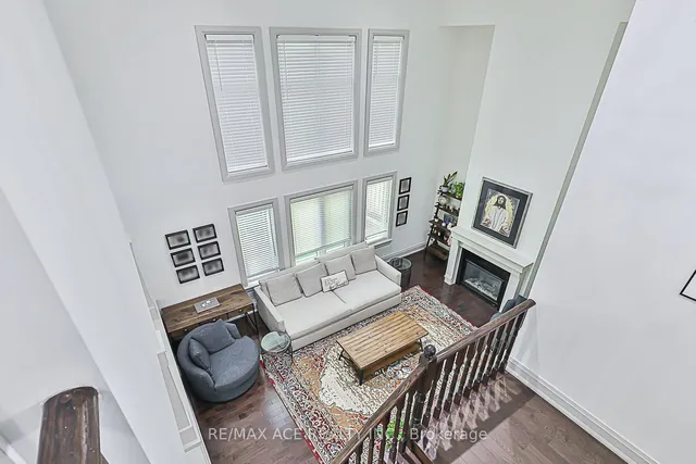 Additional property image - 3206 Sorrento Cres