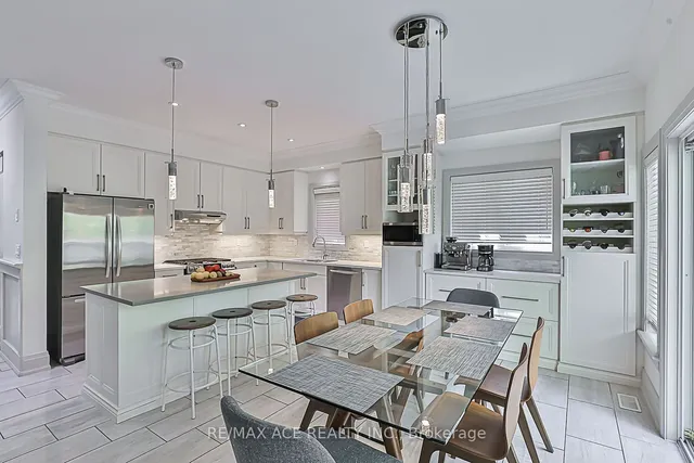 Additional property image - 3206 Sorrento Cres