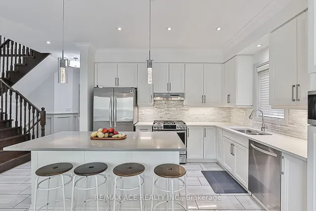 Additional property image - 3206 Sorrento Cres
