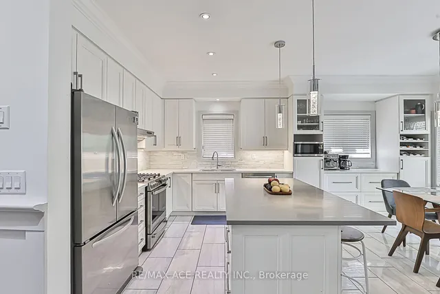 Additional property image - 3206 Sorrento Cres
