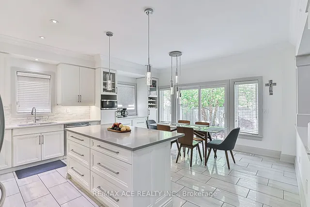 Additional property image - 3206 Sorrento Cres