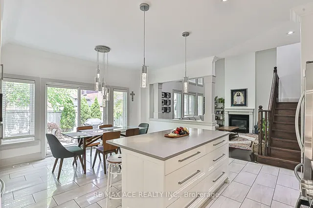 Additional property image - 3206 Sorrento Cres