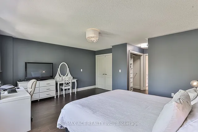 Additional property image - 3206 Sorrento Cres