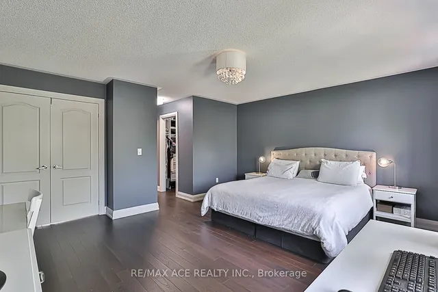 Additional property image - 3206 Sorrento Cres