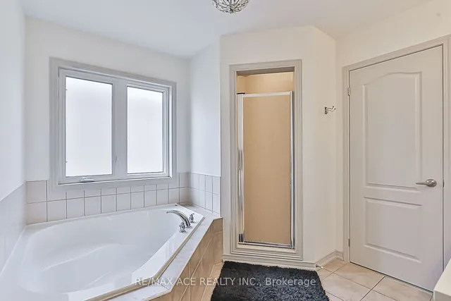 Additional property image - 3206 Sorrento Cres