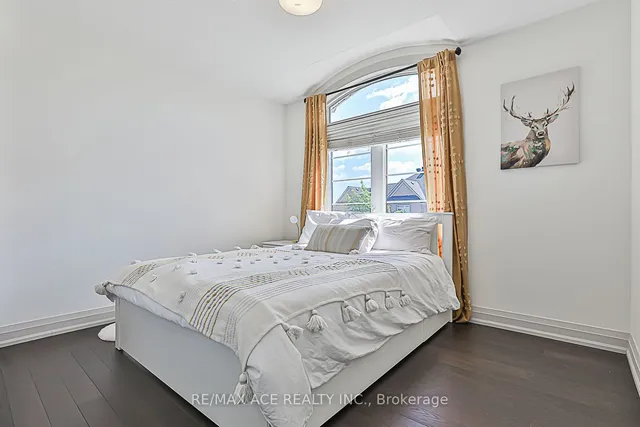 Additional property image - 3206 Sorrento Cres