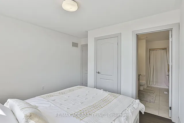 Additional property image - 3206 Sorrento Cres