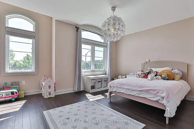 Additional property image - 3206 Sorrento Cres