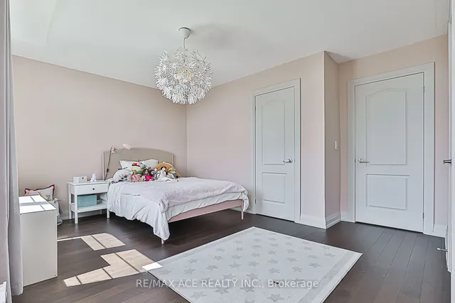 Additional property image - 3206 Sorrento Cres