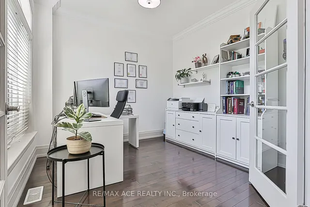Additional property image - 3206 Sorrento Cres