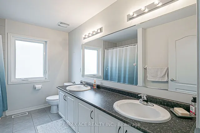 Additional property image - 3206 Sorrento Cres