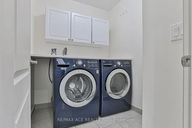 Additional property image - 3206 Sorrento Cres