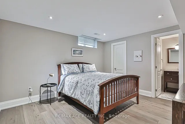 Additional property image - 3206 Sorrento Cres