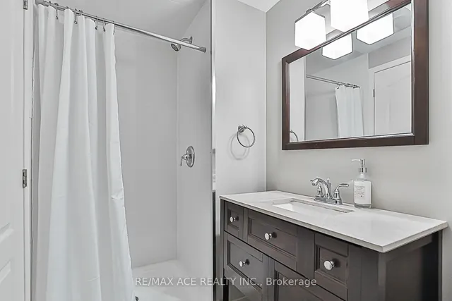 Additional property image - 3206 Sorrento Cres