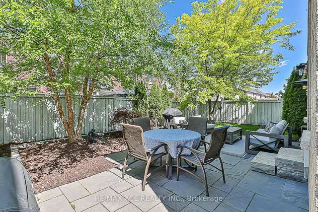 Additional property image - 3206 Sorrento Cres