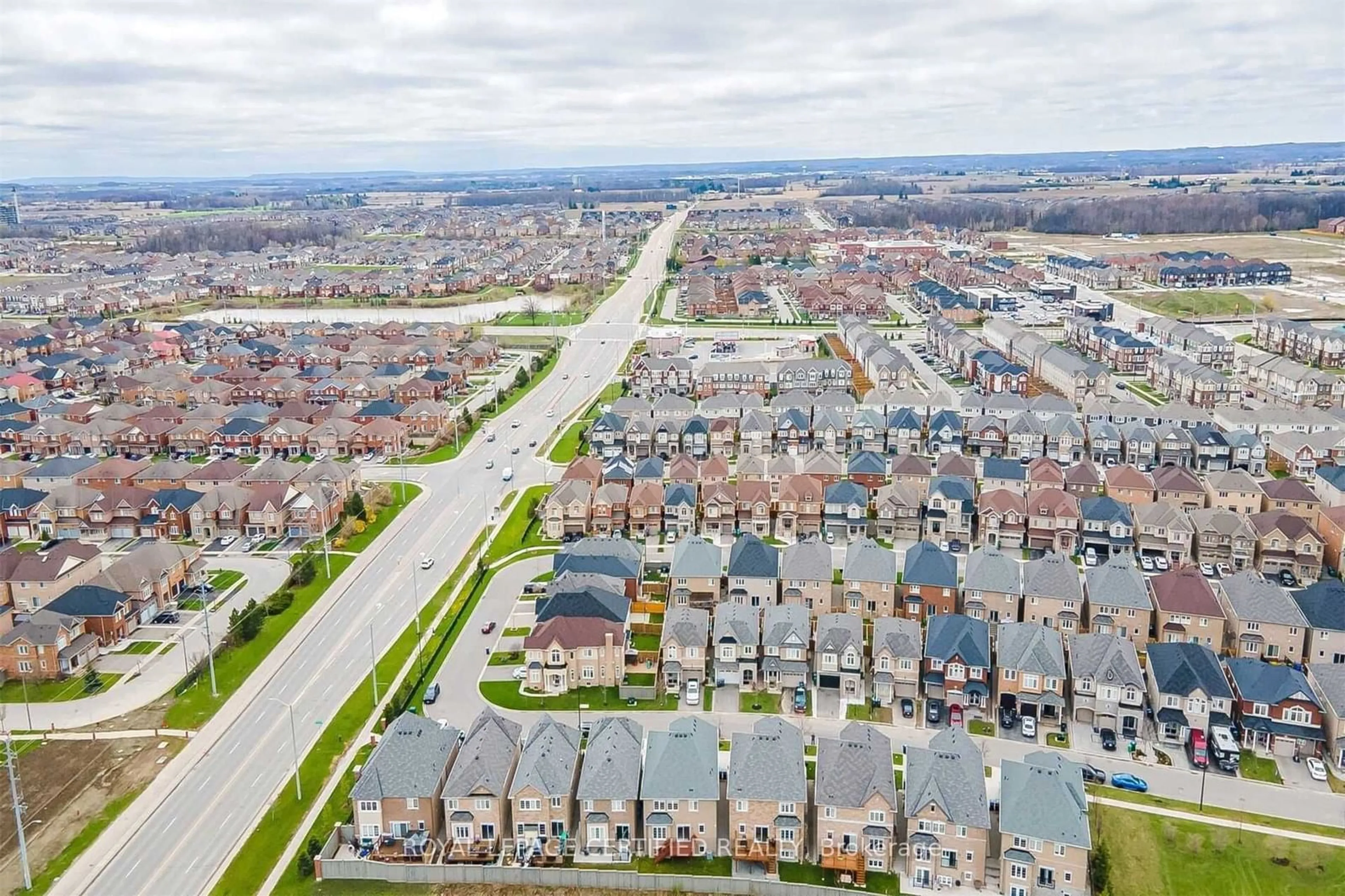 A pic from outside/outdoor area/front of a property/back of a property/a pic from drone, street for 37 Lola Cres, Brampton Ontario L7A 4J8